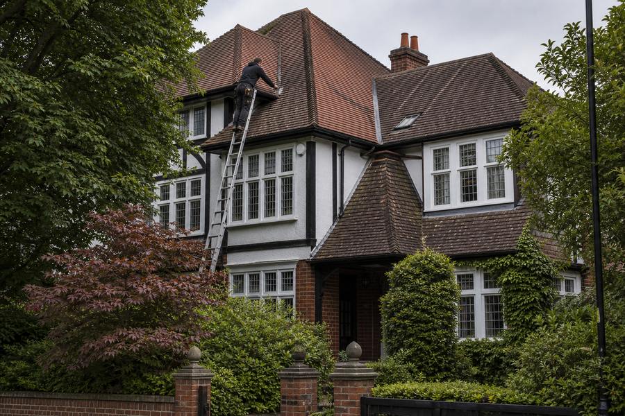 Roof repair in Woodford Green Roof repair on larger houses and semis in Woodford Green